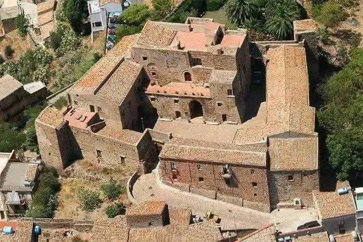 La Casa Dei Nonni Villa Caronia Italië